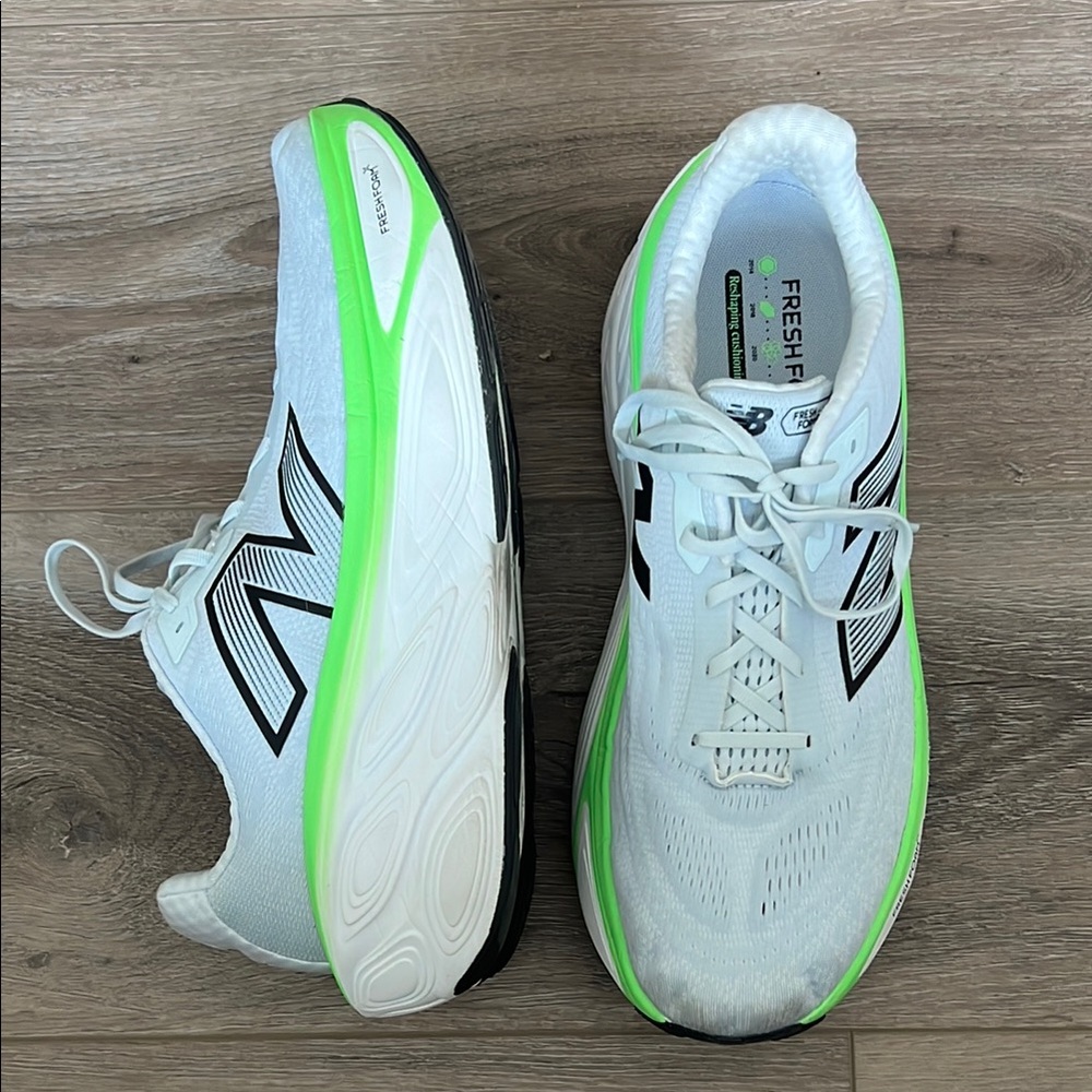 New Balance Men's Ice Blue and Green Running Shoes Sz 16